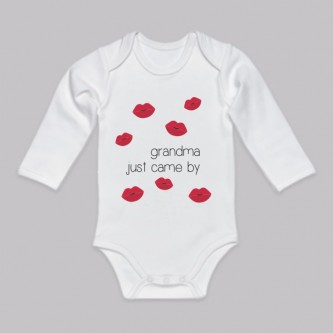   Grandma kisses En_1008_Long